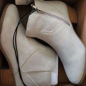 Arizona Jean Company Stone Ankle Booties Memory Foam Insoles Size 6w  NWT